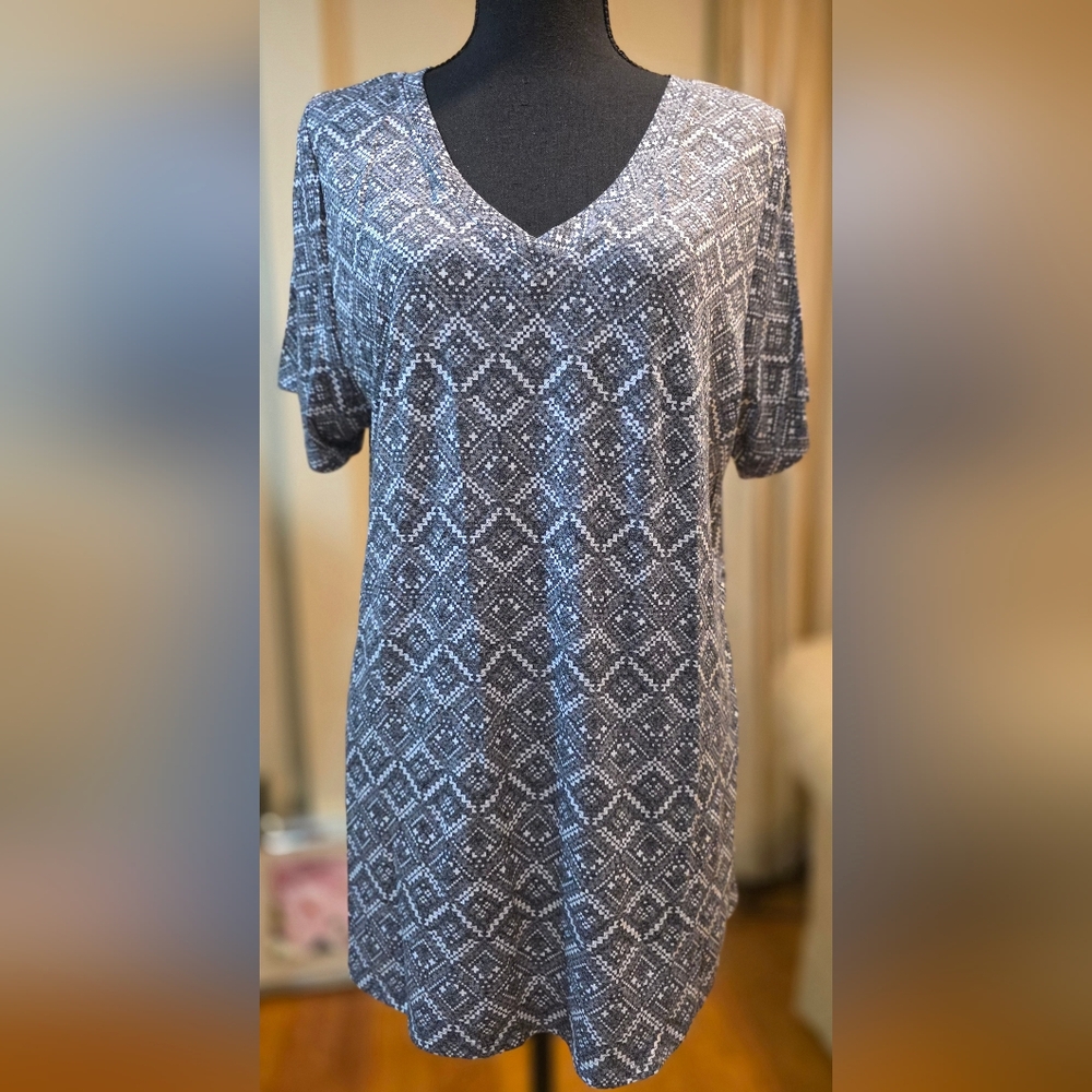 LuLaRoe Christy T Gray Patterned Top